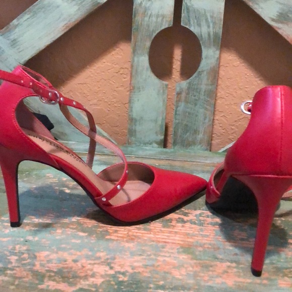 christian siriano red size 7 pointed heels - Picture 3 of 3